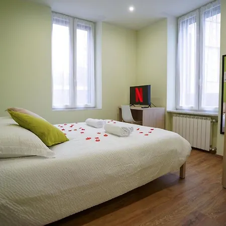 Camelia Leonardo Academy, Mxp & Lakes Apartment Sesto Calende
