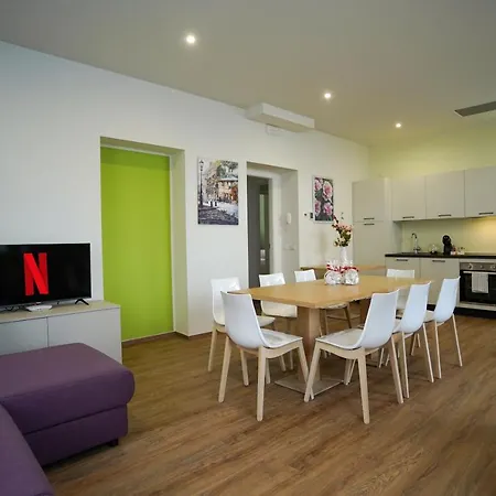 Camelia Leonardo Academy, Mxp & Lakes Apartment Sesto Calende
